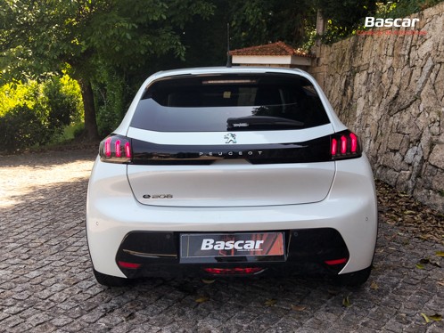 peugeot-208-2021-eletrico-500cc