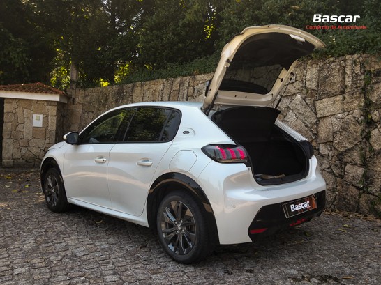 peugeot-208-2021-eletrico-500cc