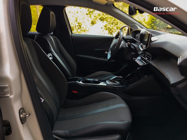 peugeot-208-2021-eletrico-500cc