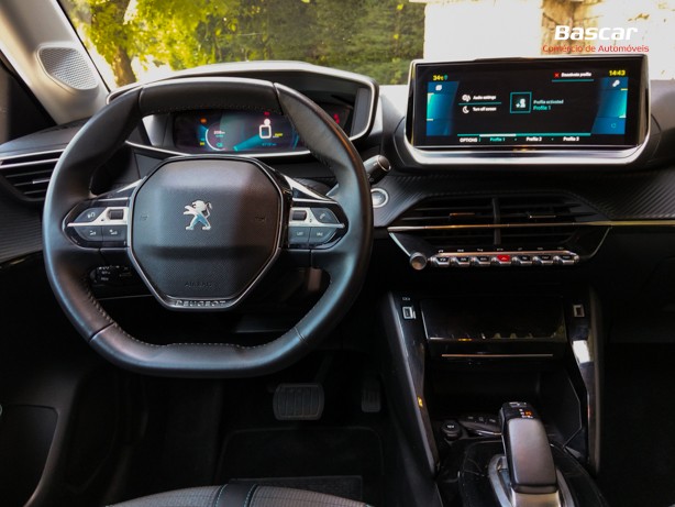 peugeot-208-2021-eletrico-500cc