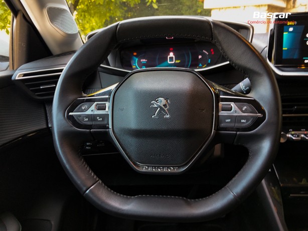 peugeot-208-2021-eletrico-500cc