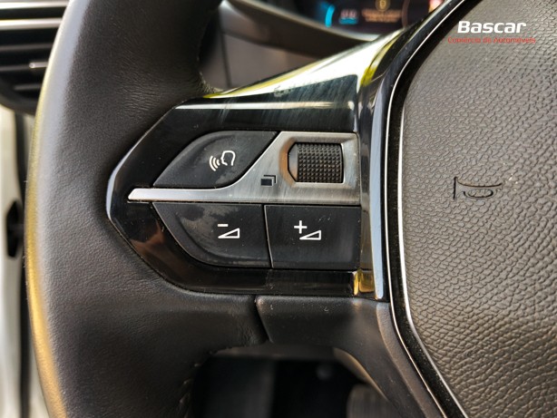 peugeot-208-2021-eletrico-500cc