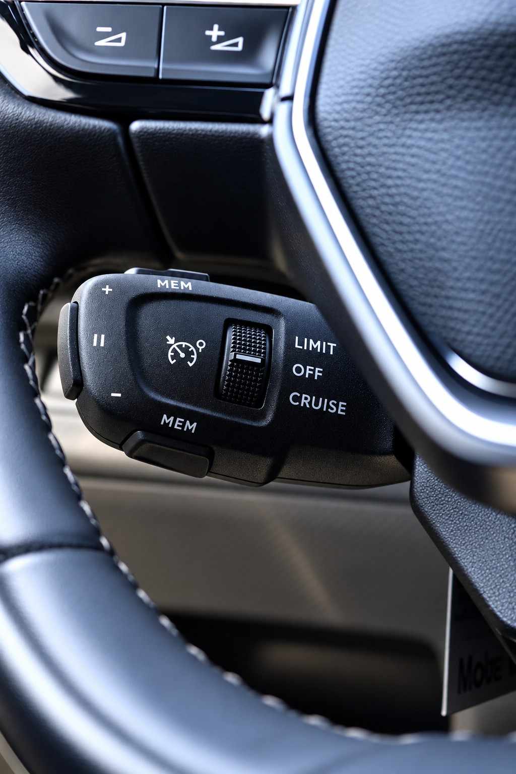 peugeot-5008-2023-diesel-1499cc