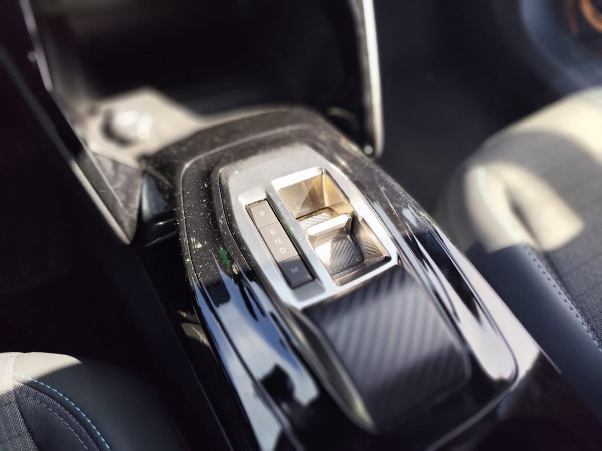 peugeot-2008-2023-gasolina-1199cc