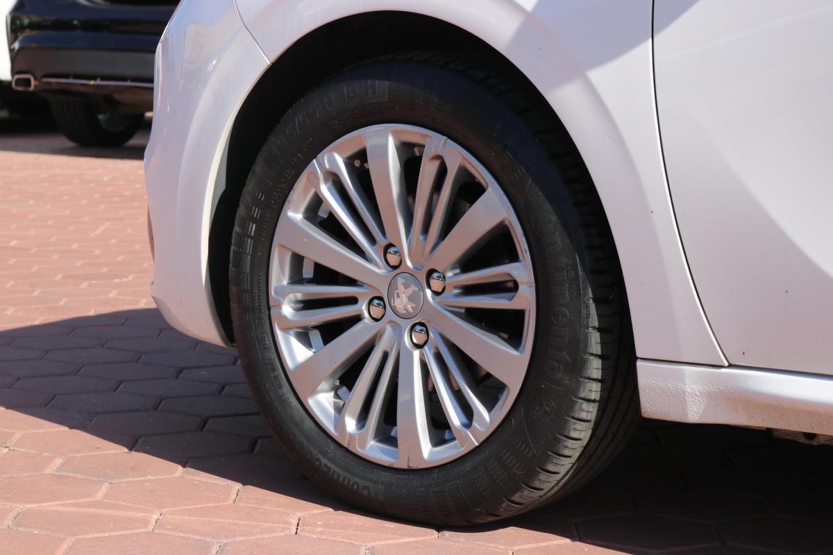 peugeot-208-2016-diesel-1560cc