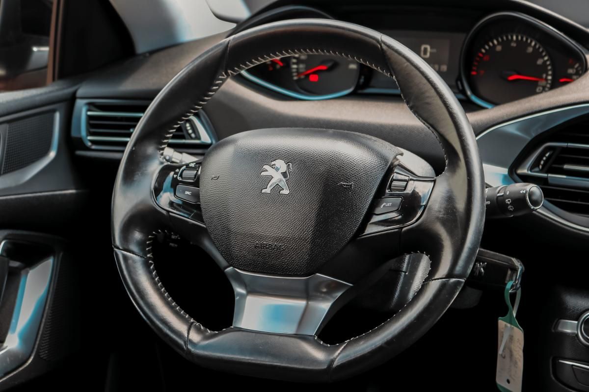 peugeot-308-2015-gasolina-1199cc
