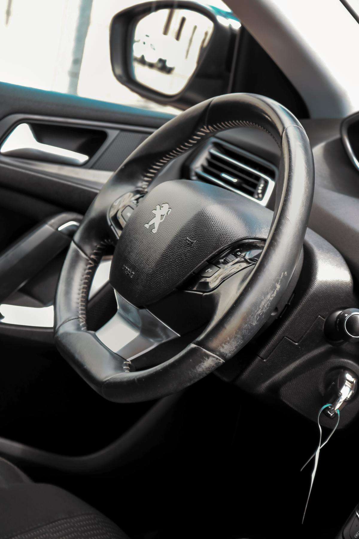peugeot-308-2015-gasolina-1199cc