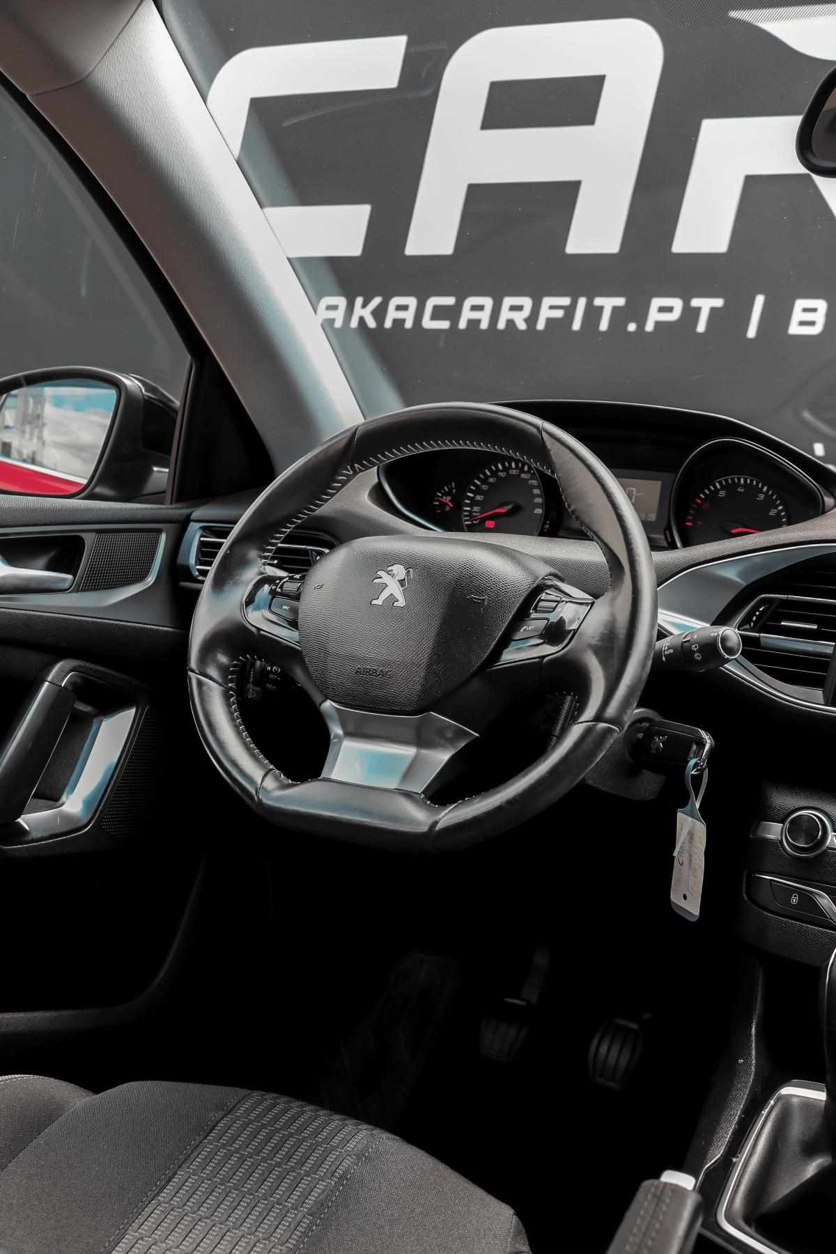 peugeot-308-2015-gasolina-1199cc