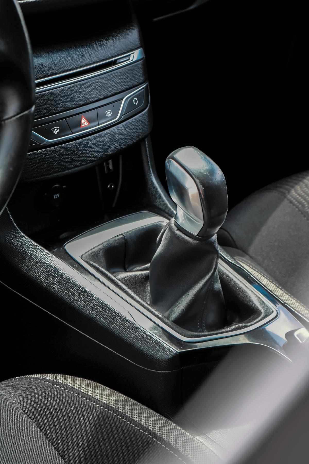 peugeot-308-2015-gasolina-1199cc