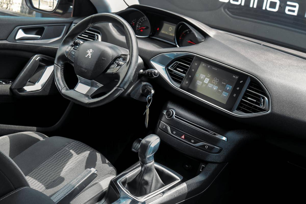 peugeot-308-2015-gasolina-1199cc