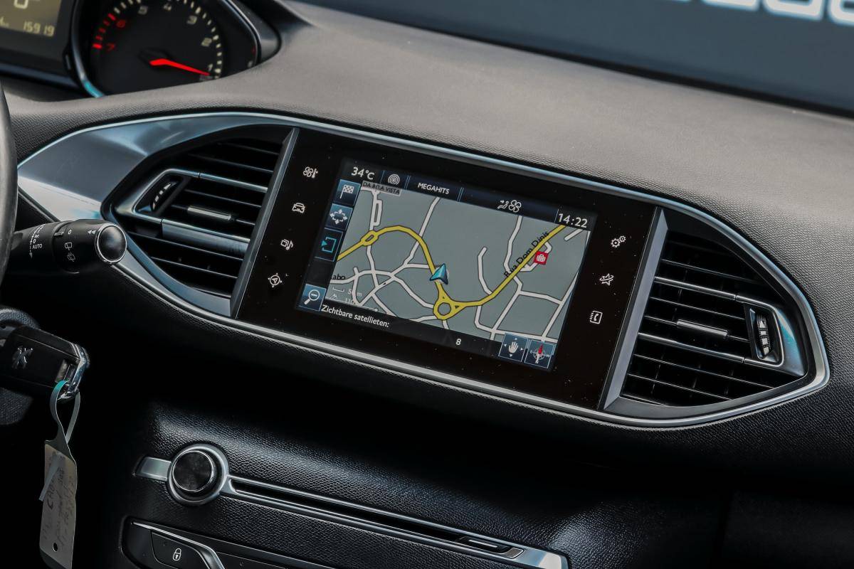 peugeot-308-2015-gasolina-1199cc