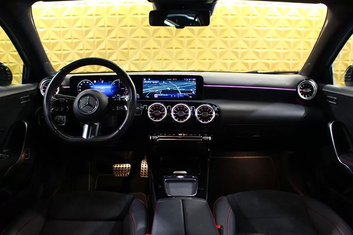 mercedes-benz-classe-a-2023-hibrido-1332cc