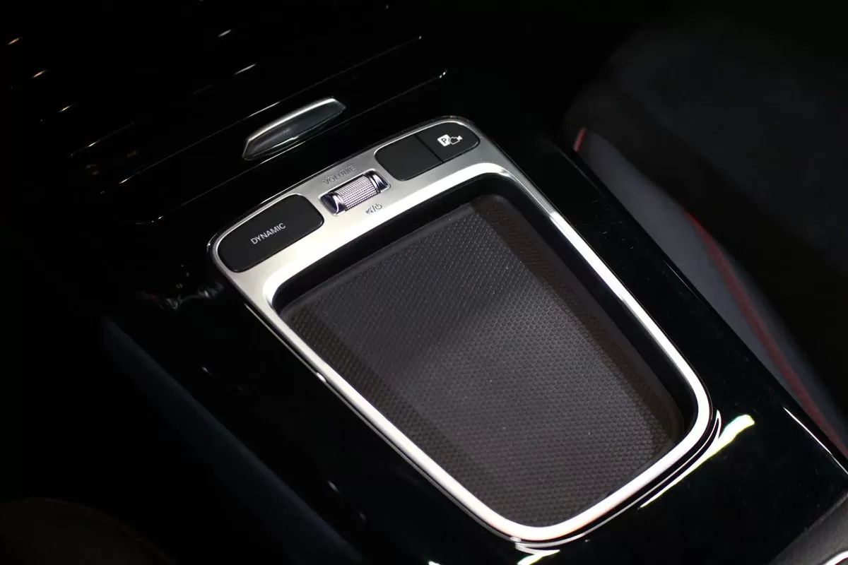 mercedes-benz-classe-a-2023-hibrido-1332cc