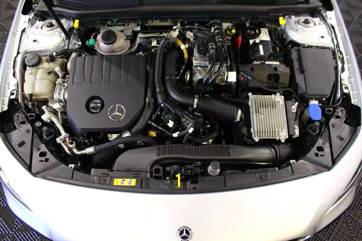 mercedes-benz-classe-a-2023-hibrido-1332cc