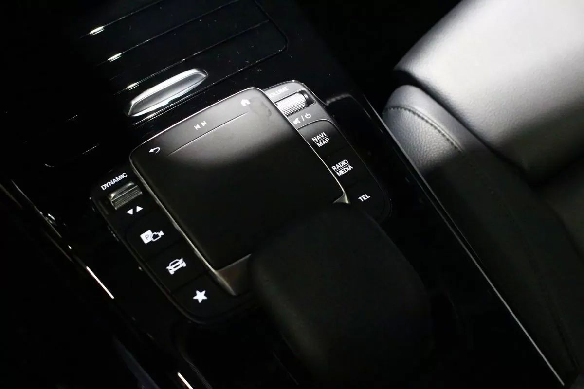 mercedes-benz-classe-a-2020-hibrido-1332cc