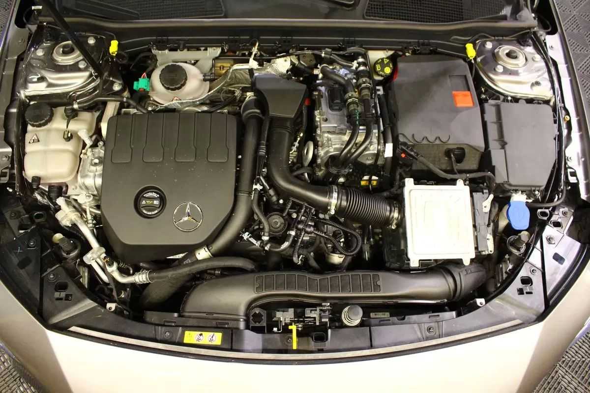 mercedes-benz-cla-2022-hibrido-1332cc