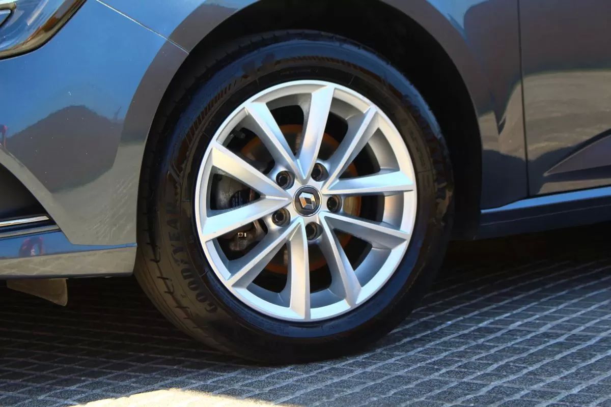 renault-megane-sport-tourer-2018-diesel-1461cc
