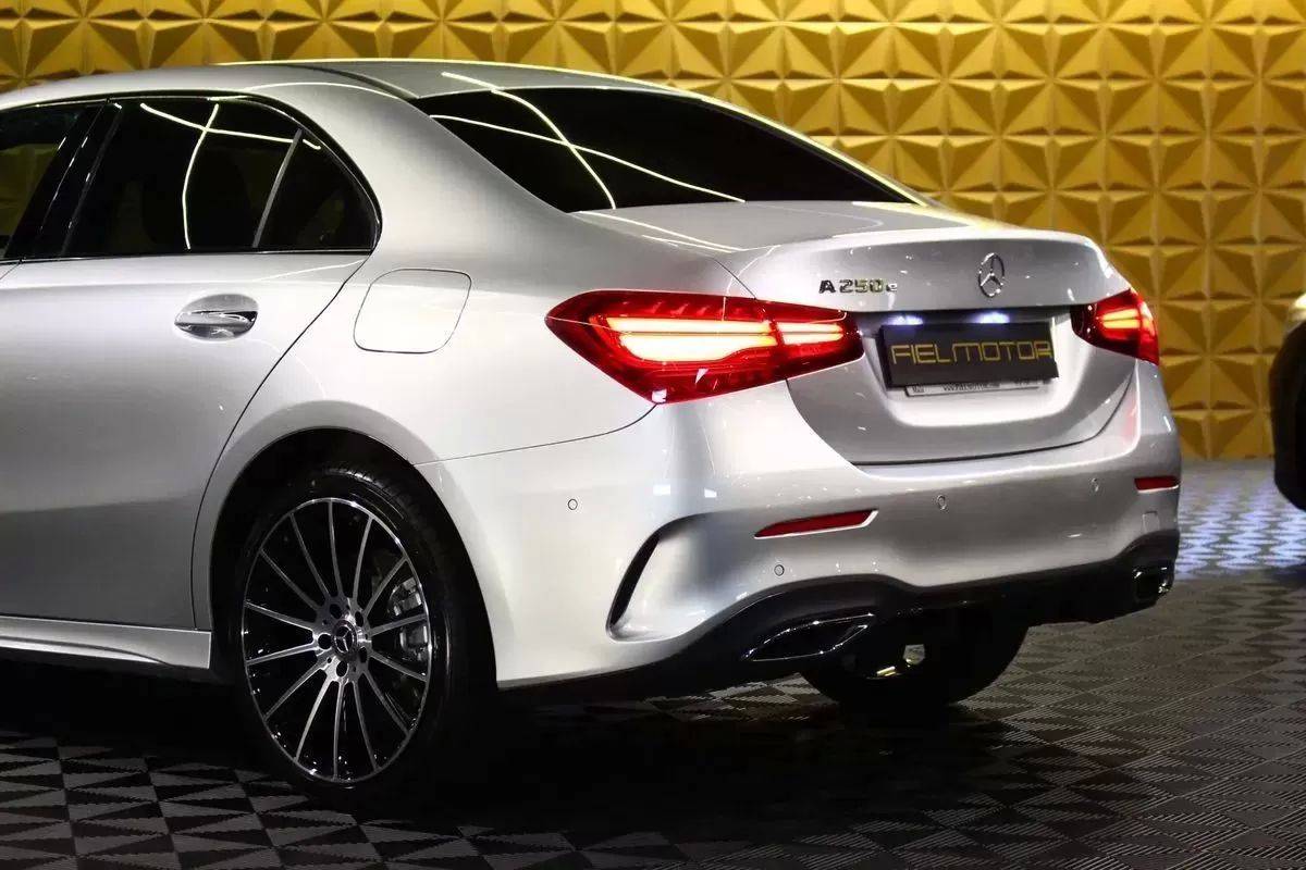 mercedes-benz-classe-a-2023-hibrido-1332cc
