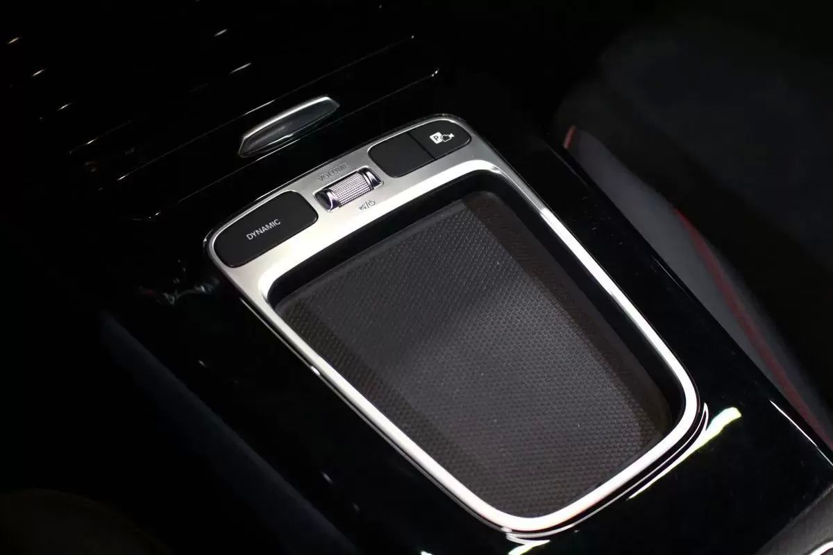 mercedes-benz-classe-a-2023-hibrido-1332cc