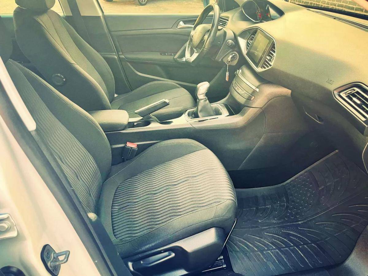 peugeot-308-2014-gasolina-1199cc
