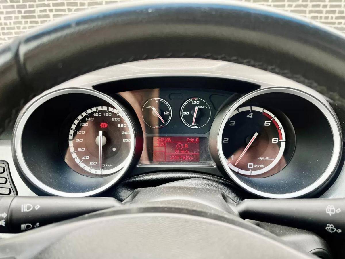 alfa-romeo-giulietta-2012-diesel-1598cc