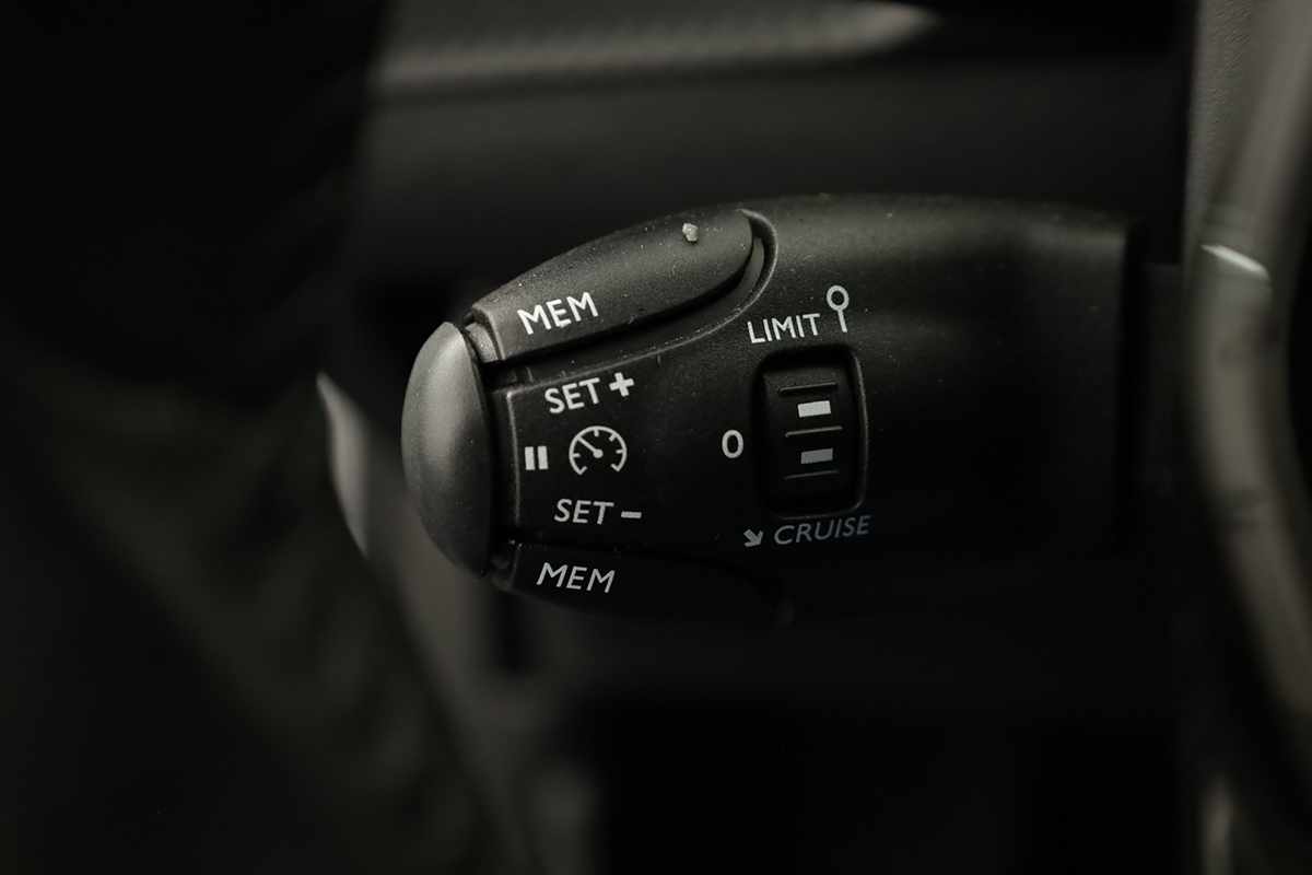 peugeot-e-2008-2024-eletrico-0cc