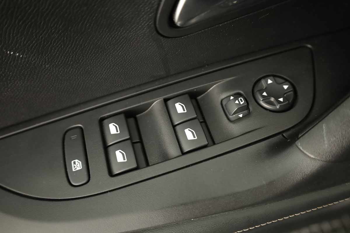 peugeot-e-2008-2024-eletrico-0cc