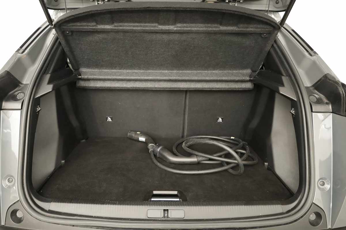 peugeot-e-2008-2024-eletrico-0cc