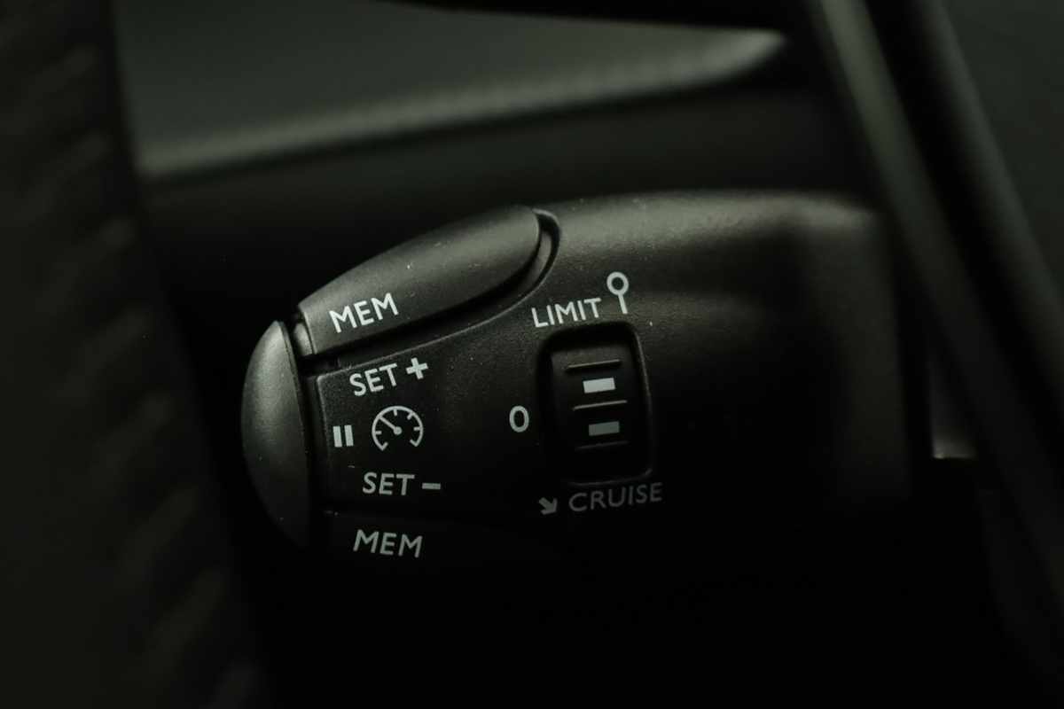 peugeot-e-208-2025-eletrico-0cc