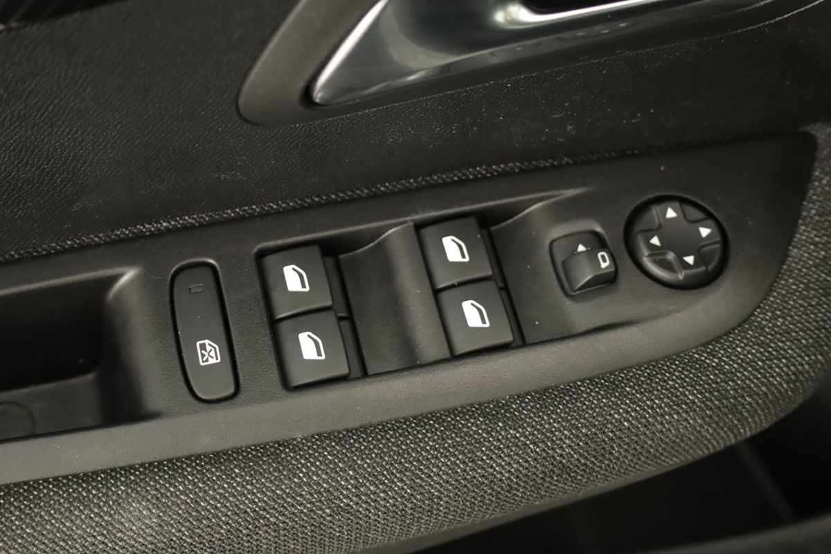 peugeot-e-208-2025-eletrico-0cc