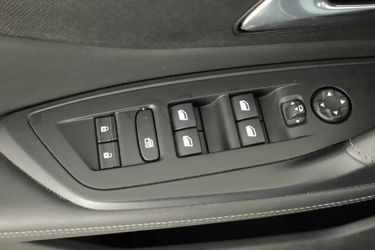 peugeot-308-2024-gasolina-1199cc