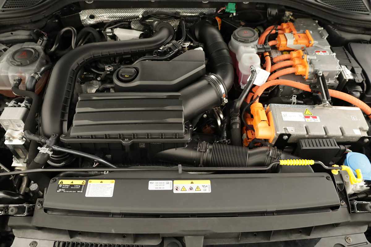 volkswagen-golf-2025-hibrido-a-gasolina-1498cc
