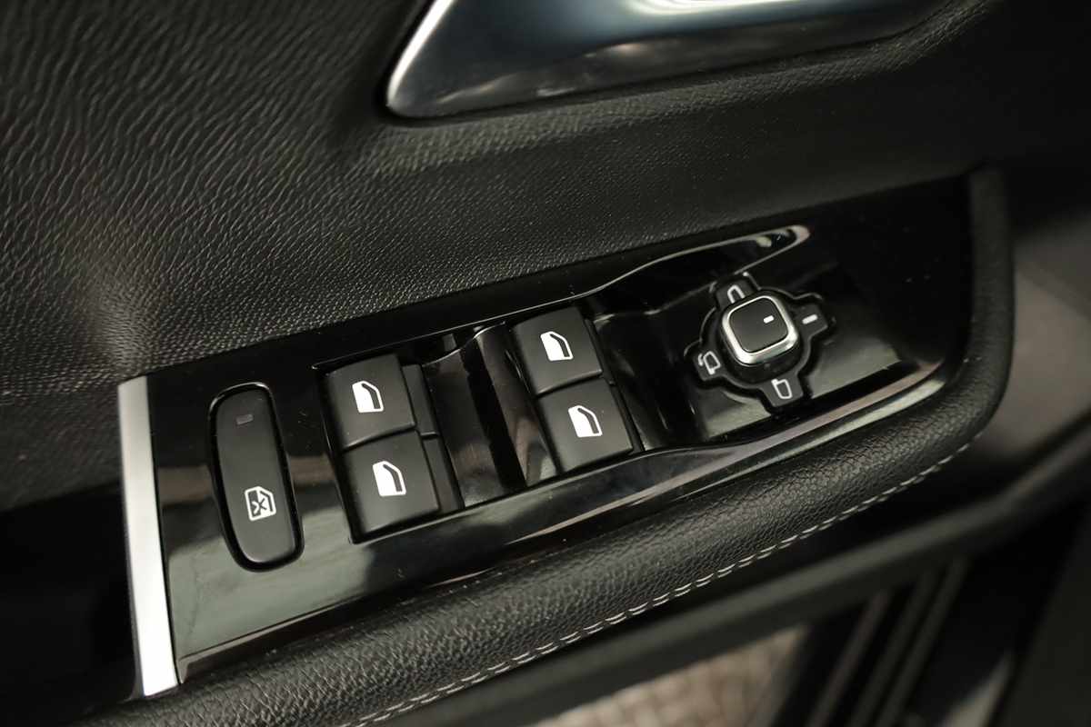 opel-astra-2023-hibrido-a-gasolina-1598cc