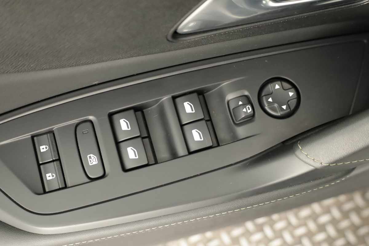 peugeot-308-2024-gasolina-1199cc