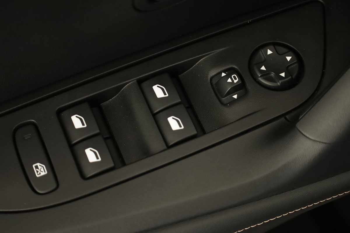 peugeot-2008-2024-gasolina-1199cc