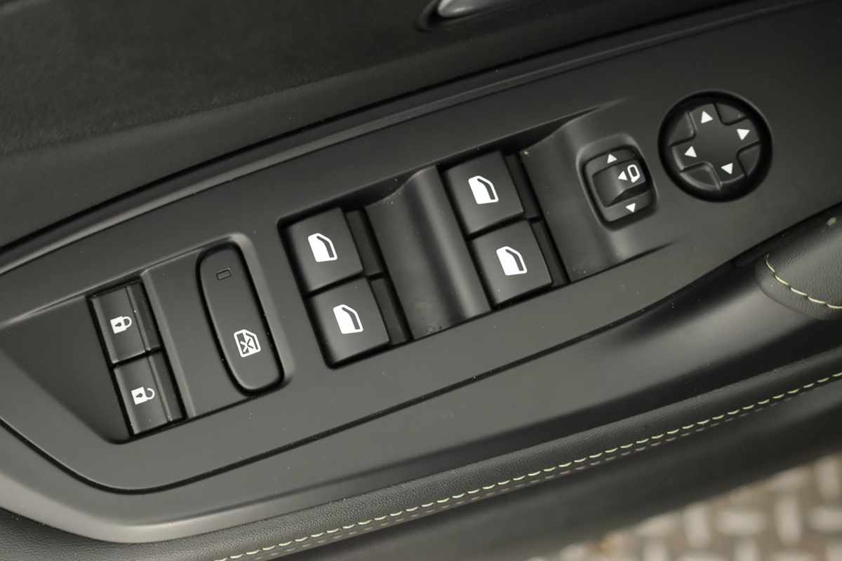 peugeot-308-2024-gasolina-1199cc