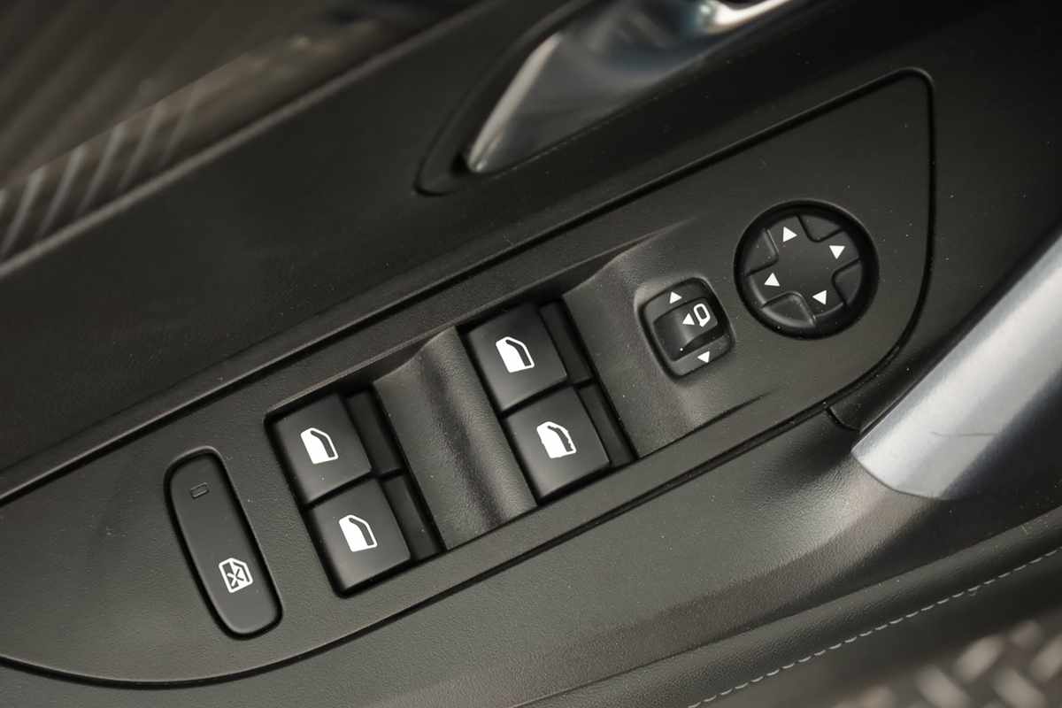 peugeot-2008-2020-gasolina-1199cc