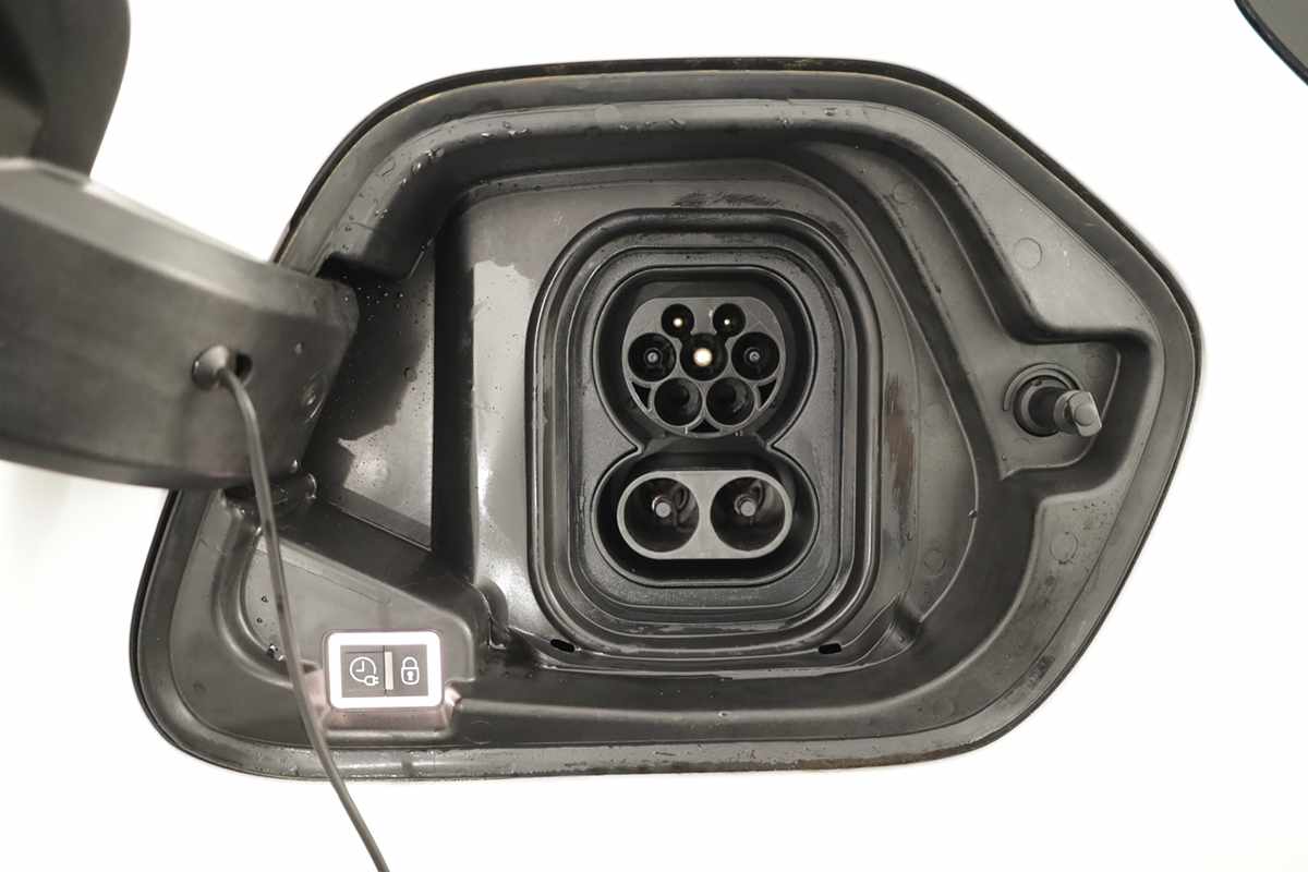 peugeot-e-208-2024-eletrico-0cc