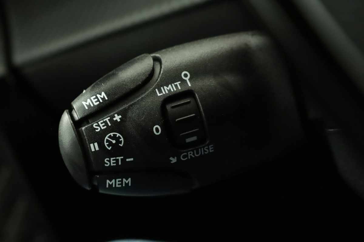 peugeot-e-208-2024-eletrico-0cc