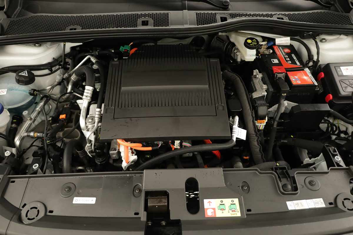 peugeot-e-208-2024-eletrico-0cc
