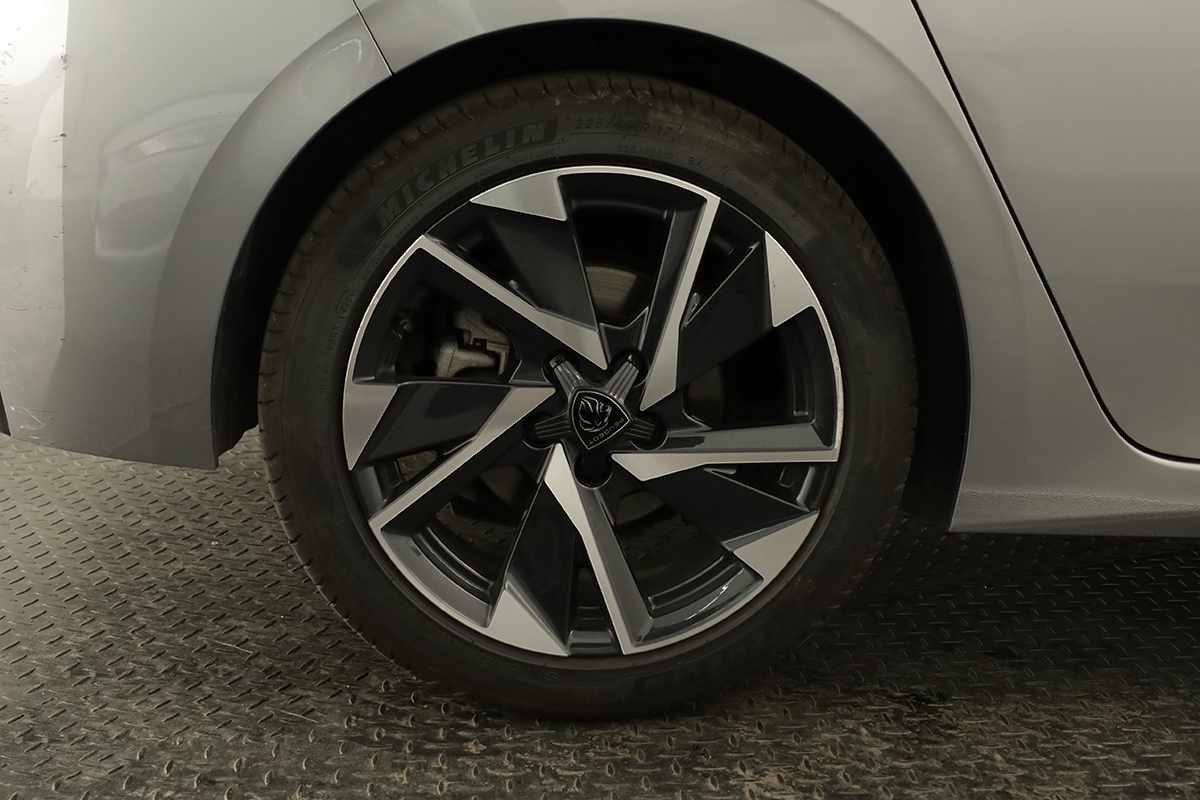 peugeot-308-2023-gasolina-1199cc