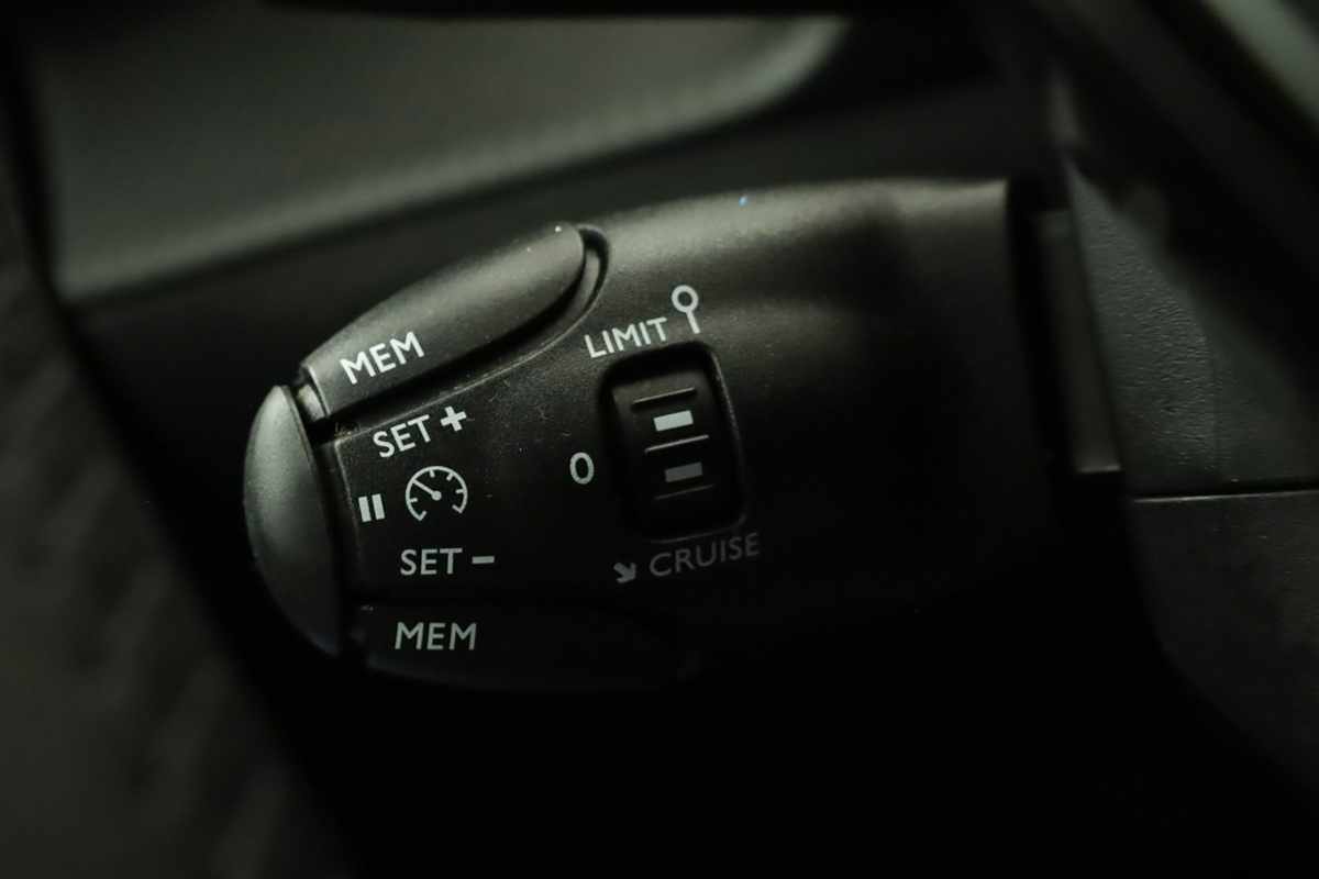 peugeot-e-2008-2024-eletrico-0cc