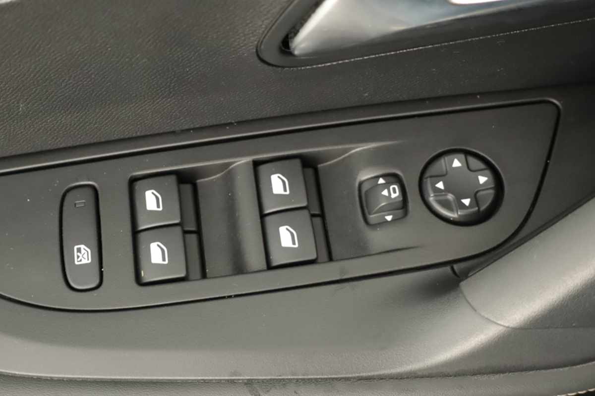 peugeot-e-2008-2024-eletrico-0cc
