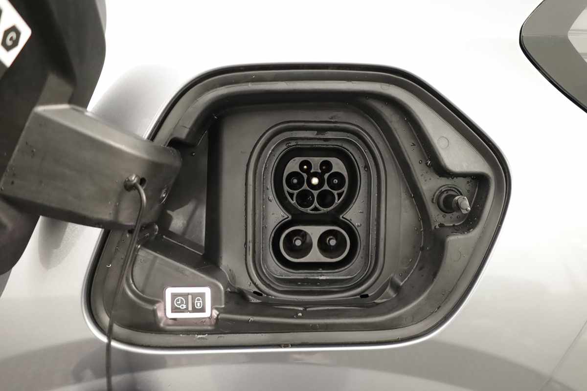 peugeot-e-208-2024-eletrico-0cc