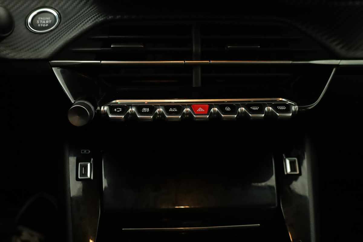 peugeot-e-208-2024-eletrico-0cc