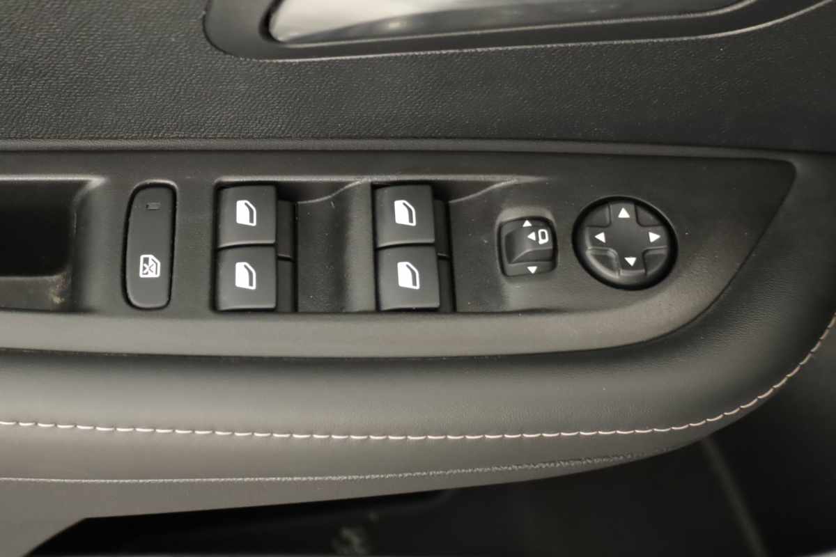 peugeot-e-208-2024-eletrico-0cc