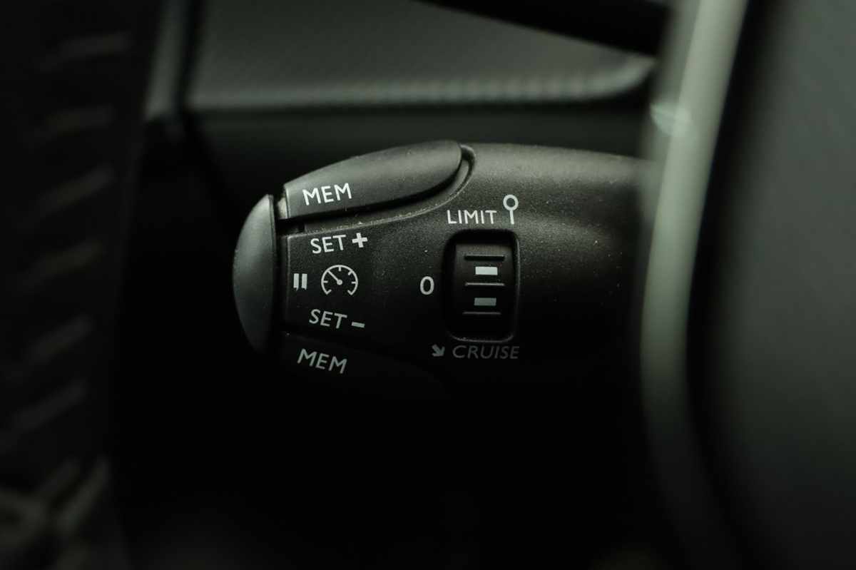 peugeot-208-2025-gasolina-1199cc