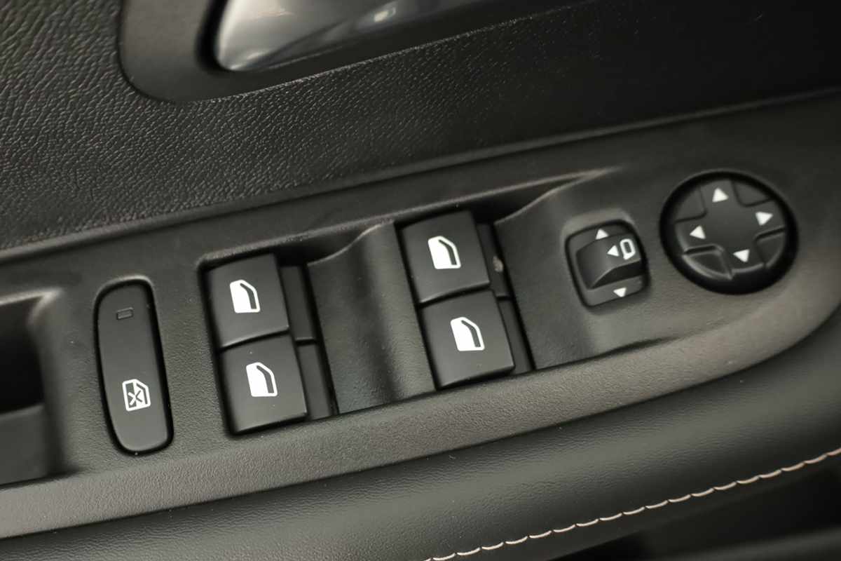 peugeot-208-2025-gasolina-1199cc