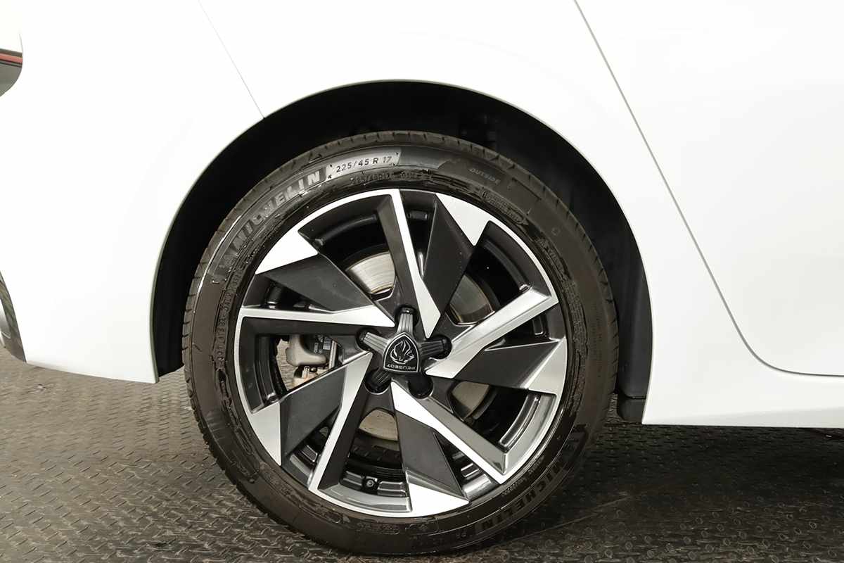 peugeot-308-2023-hibrido-a-gasolina-1598cc