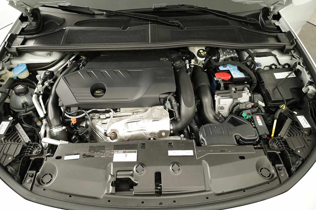 peugeot-308-2023-hibrido-a-gasolina-1598cc